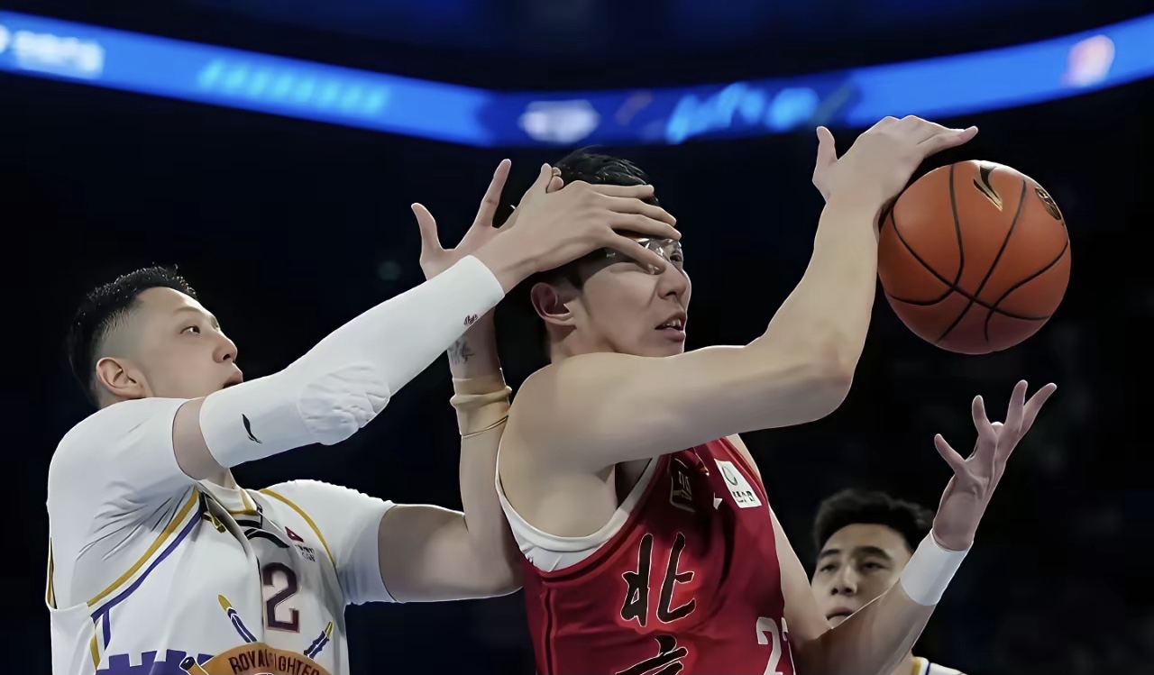 魔术险胜深圳队,周琦点燃赛场的简单介绍 魔术险胜深圳队,周琦点燃赛场的简单介绍