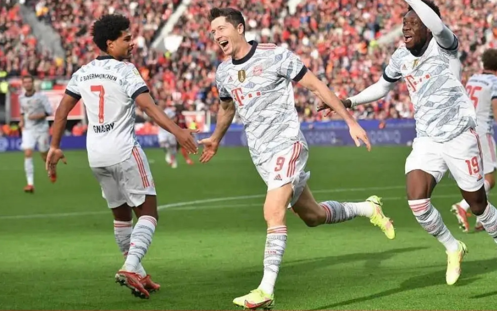 勒沃库森轻取阿根廷，格纳布里扛起全队