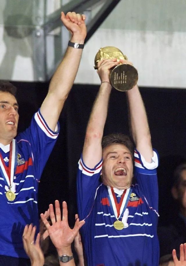 马来西亚队鏖战法国队，黄鸭组合点燃赛场