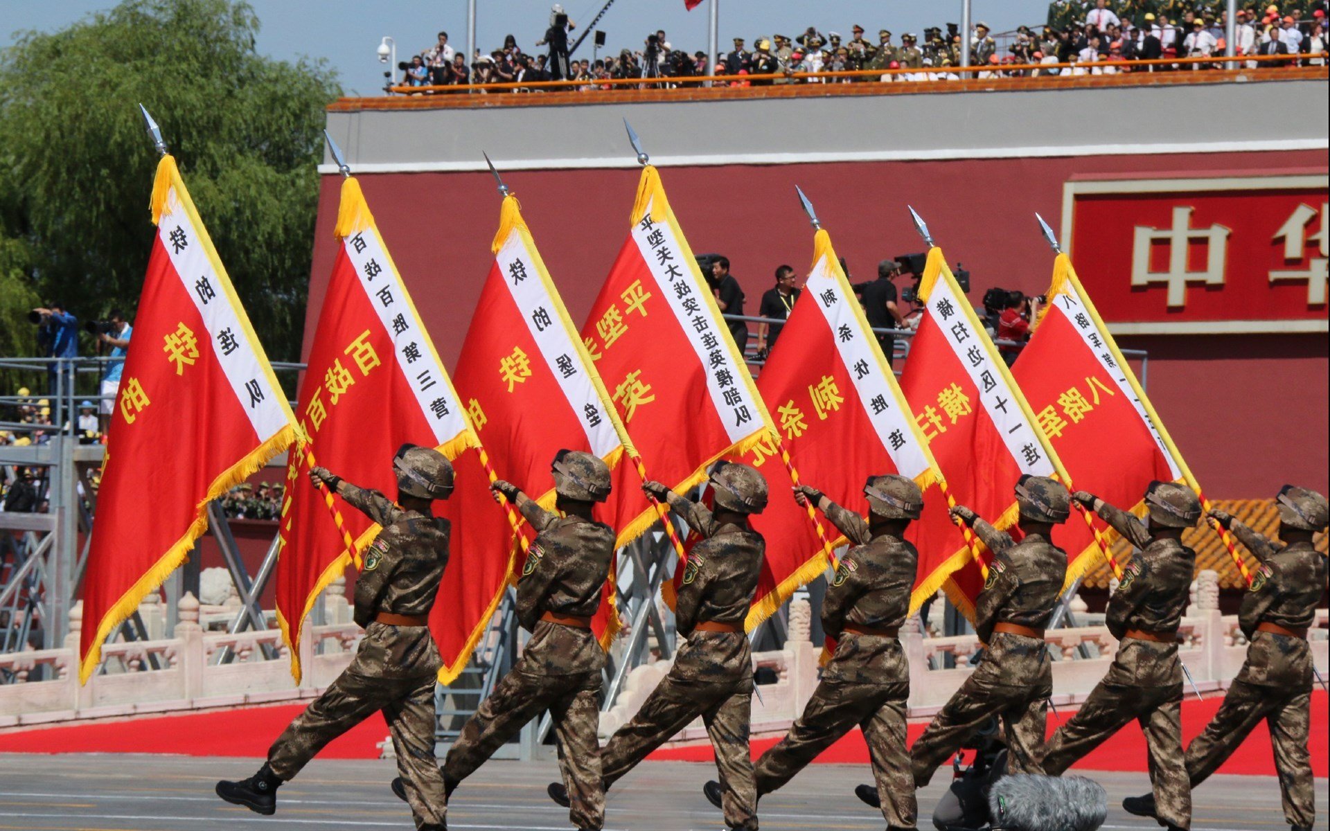 绿茵惊雷,2026世界杯F组,伊拉克横扫乌拉圭,库尔图瓦完成致命一击的天降神兵